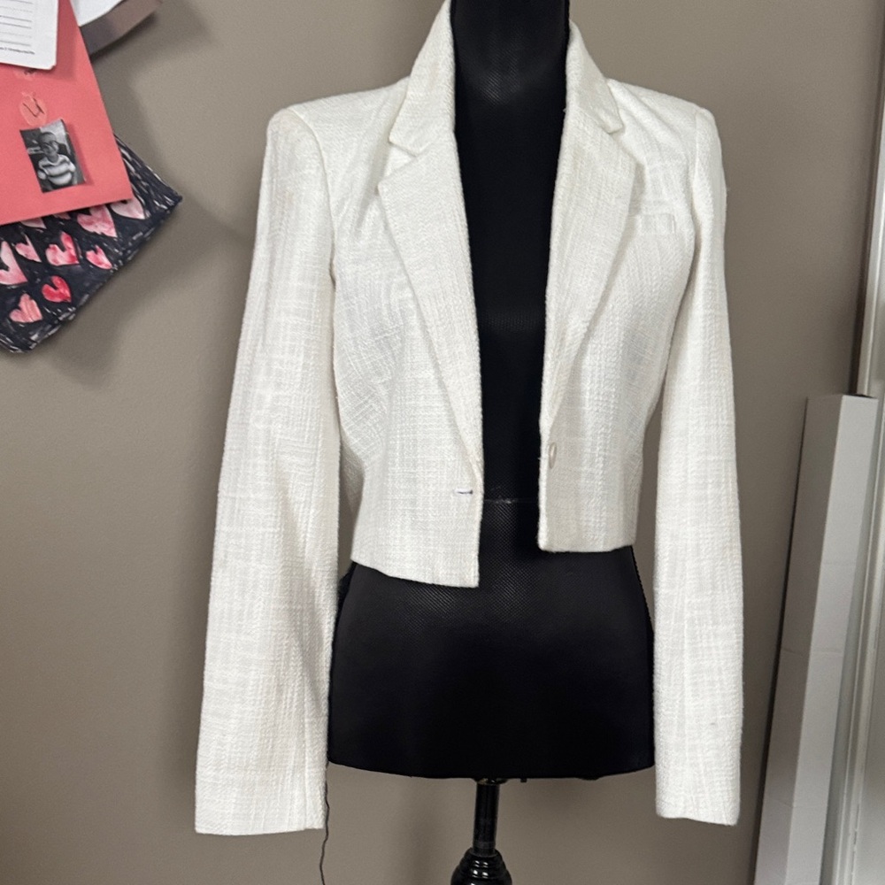 Abercrombie & Fitch Cropped Blazer